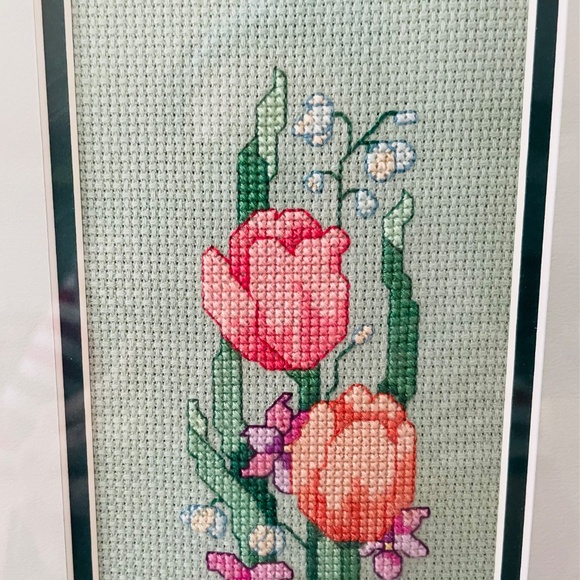 Vintage Framed cross-stitch floral with tulips and lily of the valley - Picture 5 of 8